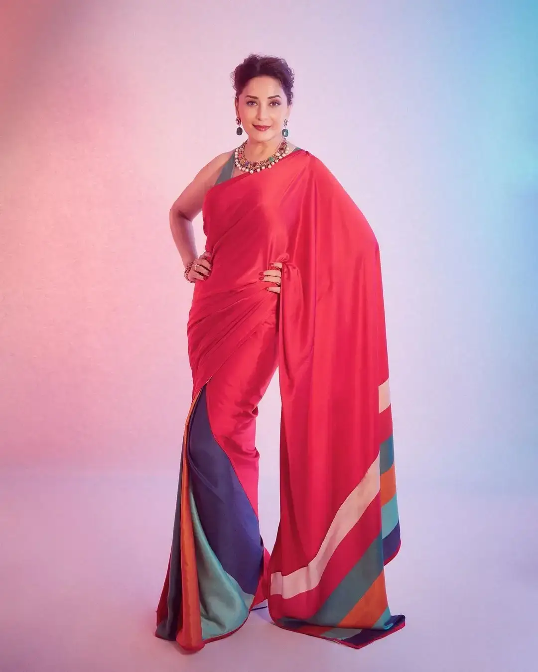 INDIAN ACTRESS MADHURI DIXIT IN TRADITIONAL RED SAREE 2